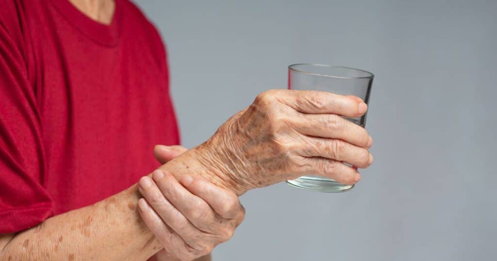 why do alcoholics shake